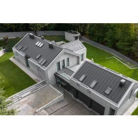   Lambda FIT "L" moduláris előkorcolt tetőlemez, UTK 33 matt (fekete) 0,5mm vastag Hosszúság: 2.040 mm